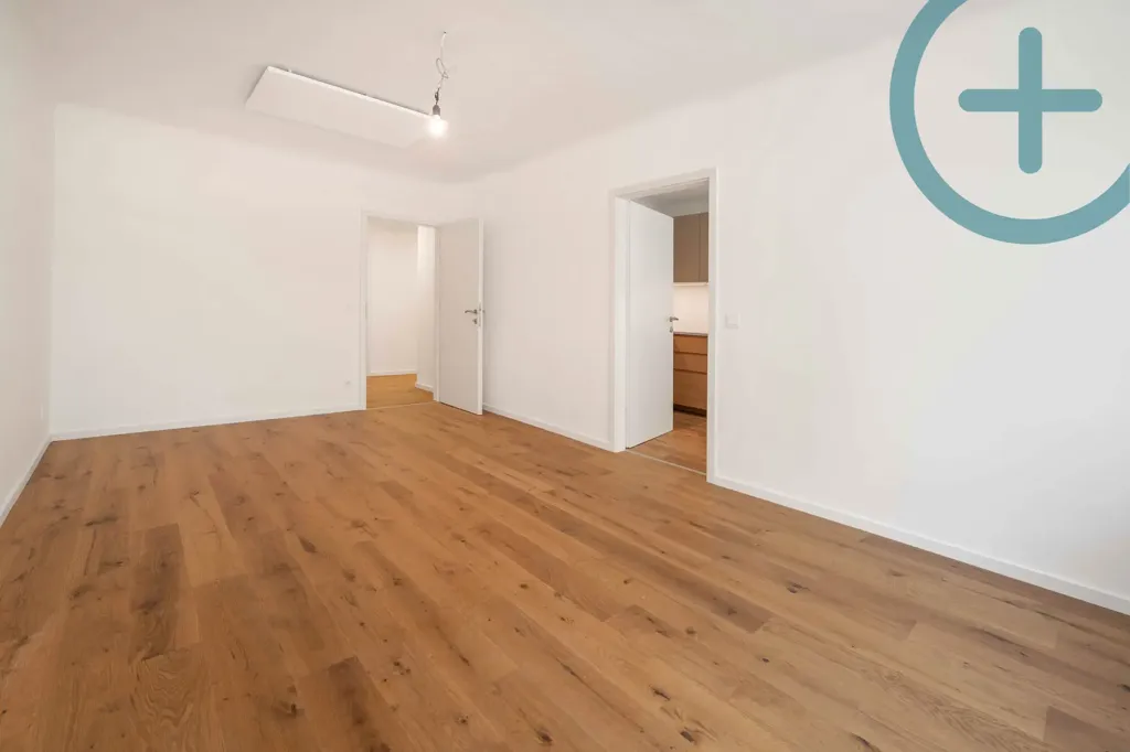 Pièces - Modernised 4-Bedroom Flat in Central Location