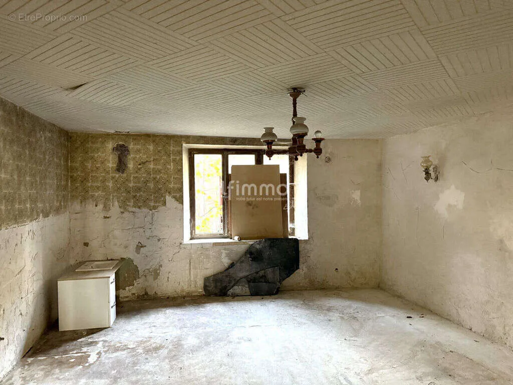 Rooms - Village House with Garden in Gomelange