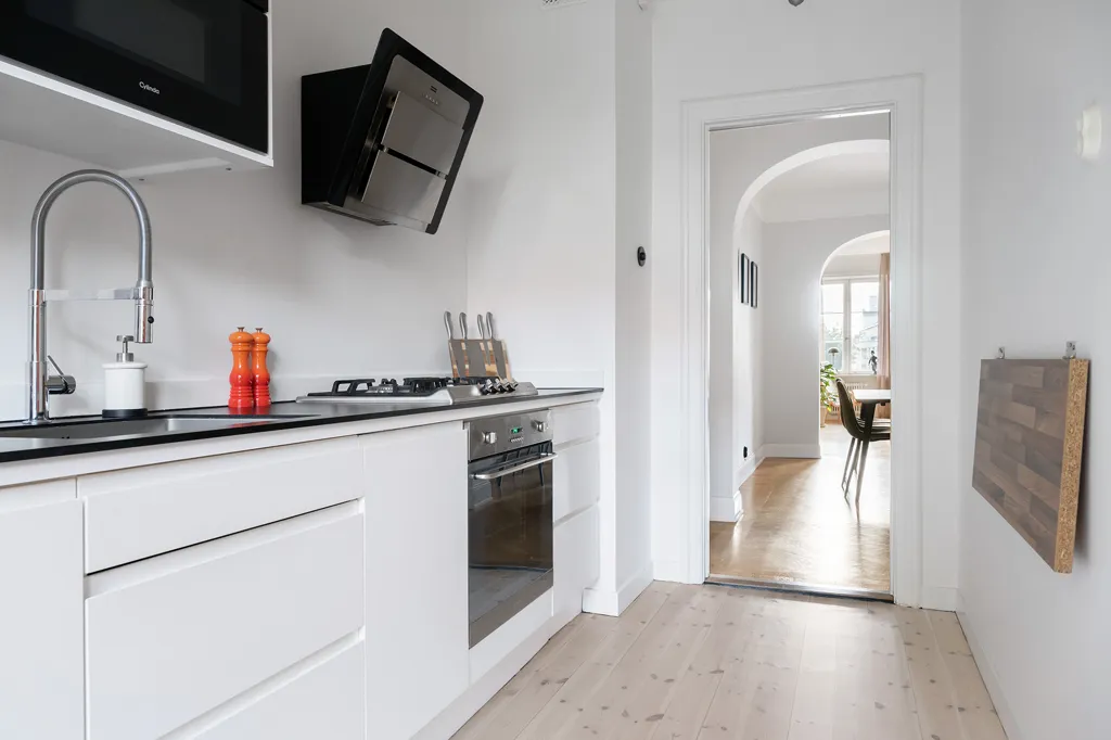 Kitchen - 1920s Character Flat with Courtyard Balcony in Ribersborg