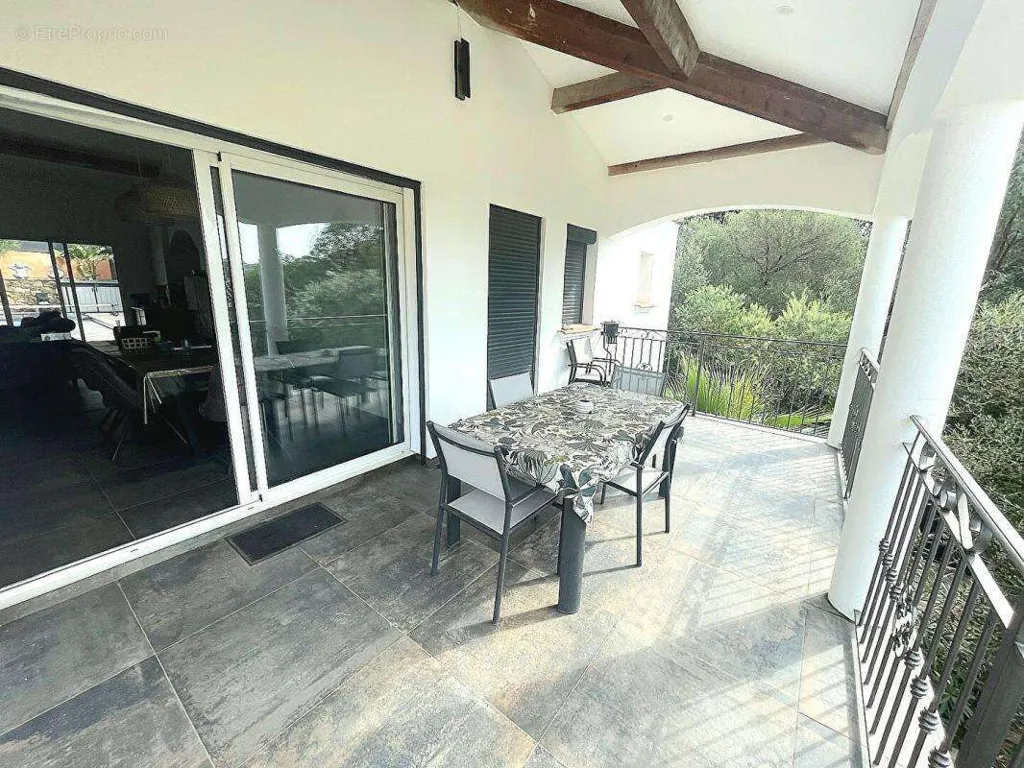 10-room house in Cavalaire-Sur-Mer