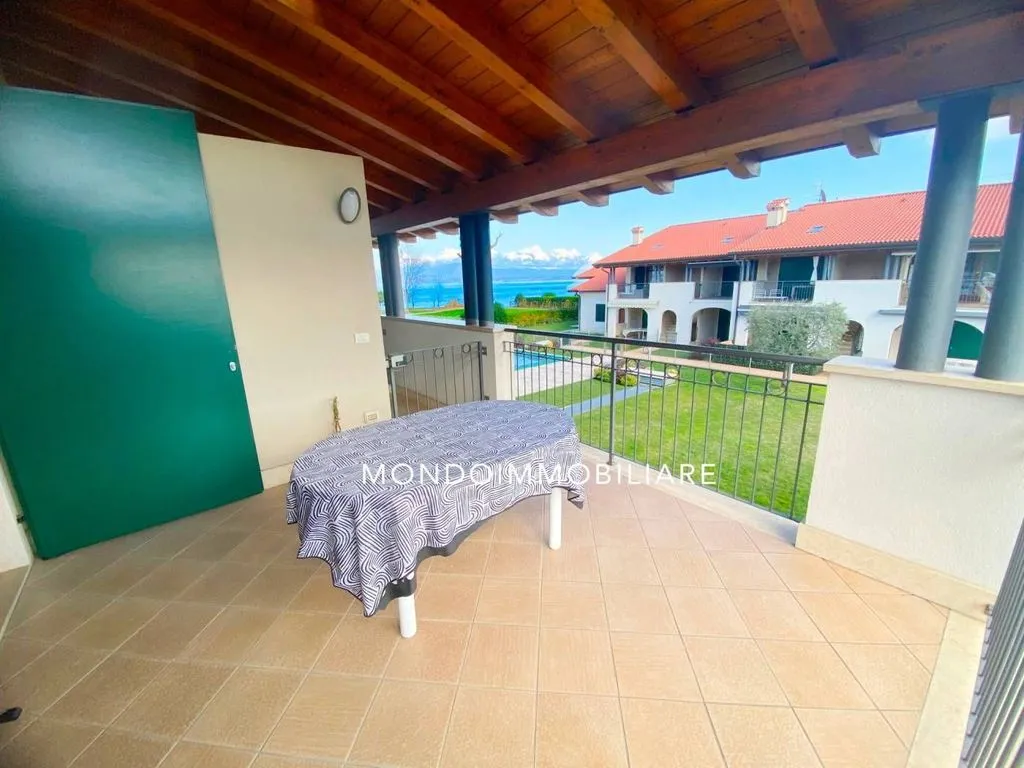 Terrasse - 2-Bedroom Lakefront Flat in Sirmione