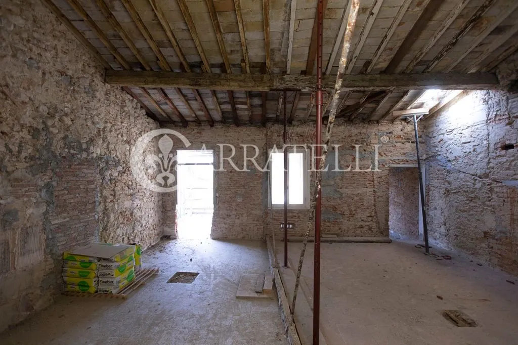Toad - Historic Building with Courtyard in Florence