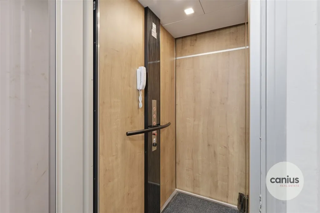 Esik - Energy-Efficient House with Elevator in Landen