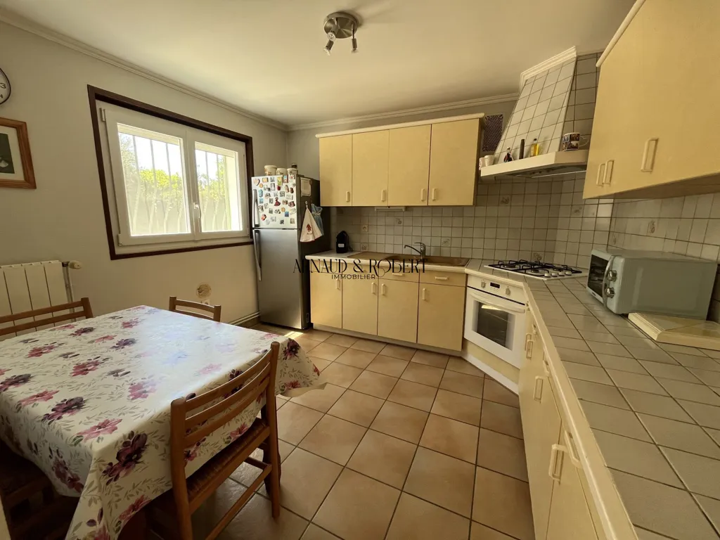 Cuisine - Villa avec Piscine à Savasse