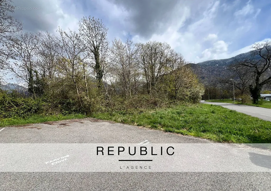 Jardin - Terrain Constructible en Zone Ub à Gilly-sur-Isère
