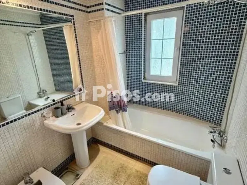 Bathrooms - 2-Bed Apartment with Terrace in Torrevieja