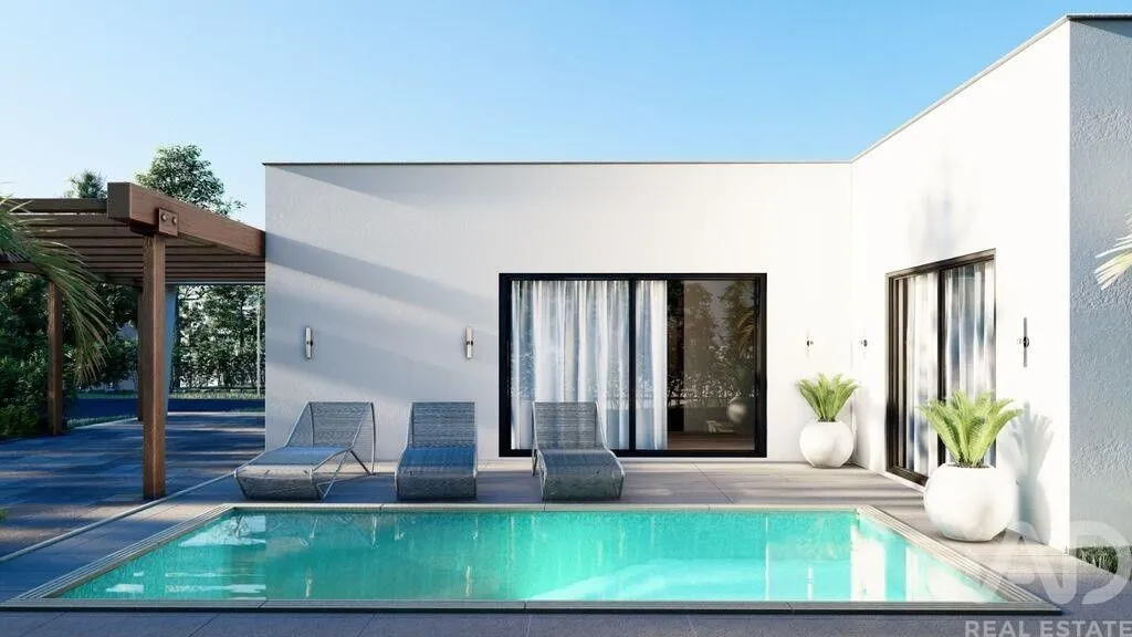 Under Construction House with Pool in Alfarim