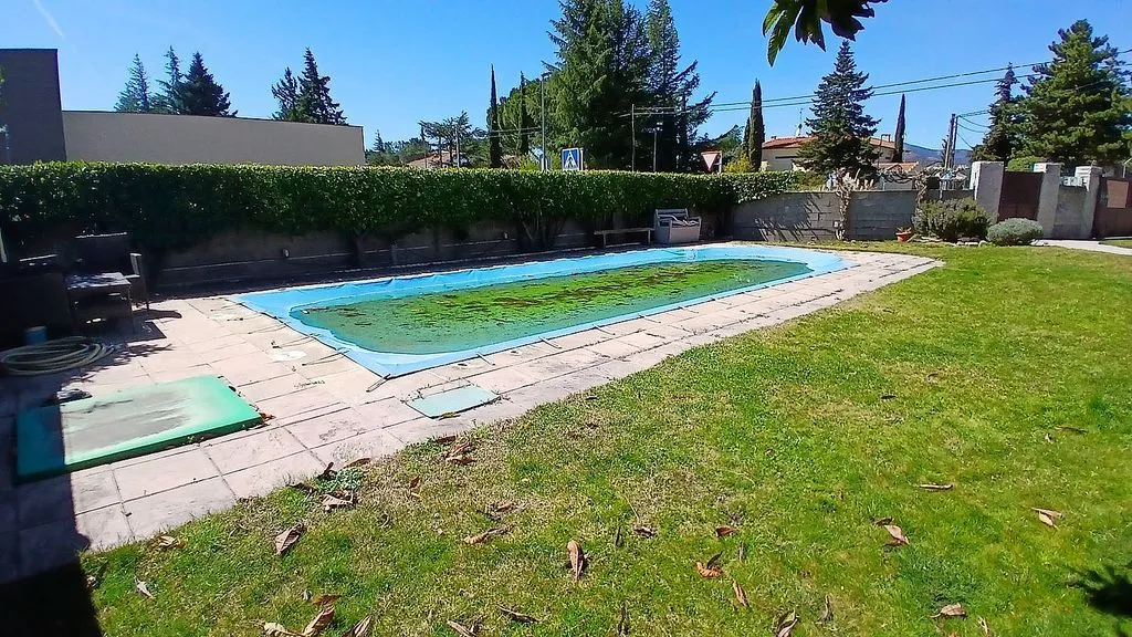 Piscine - Chalet with Pool and Terrace in Guadarrama
