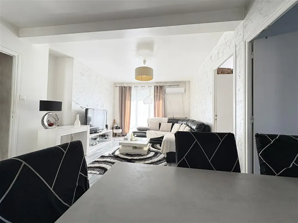 Salle à manger - Appartement Traversant avec Balcon Sud à Domène