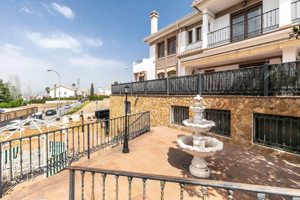 Terrass - Versatile Villa with Private Pool in Huétor Vega