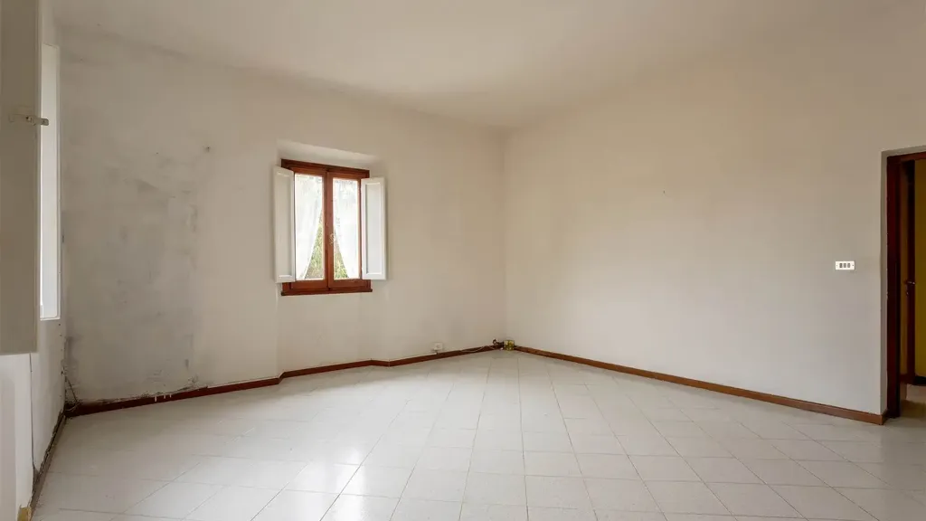 Pièces - Three-Bedroom Apartment with Garden in Signa