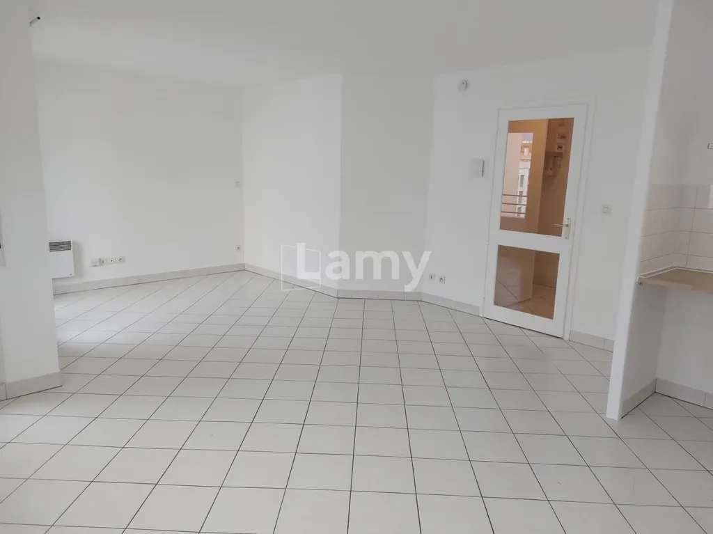 Séjour - Appartement Rénové avec Balcon à la Part Dieu