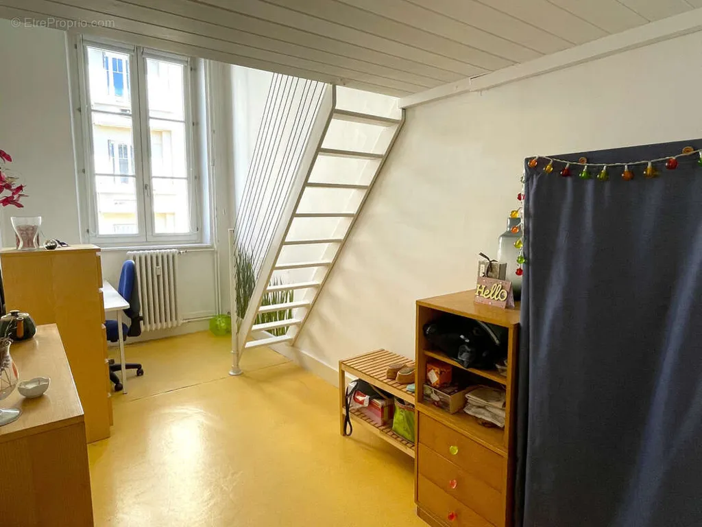 Chambres - Appartement Atypique Loft avec 4 Chambres à Lyon 6ème