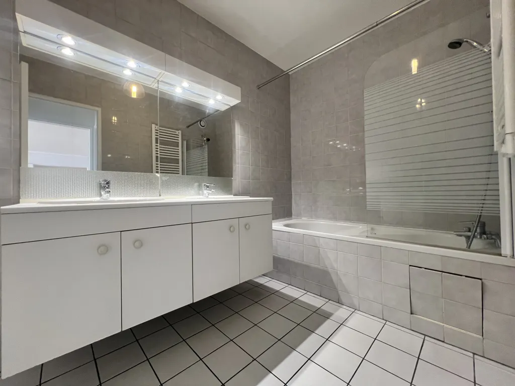 Vannitoad - Apartment with Terrace in Courlancy