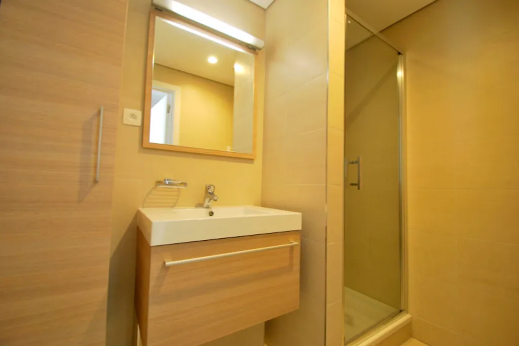 Salles de bain - Appartement de Qualité avec Terrasse au Square Orban