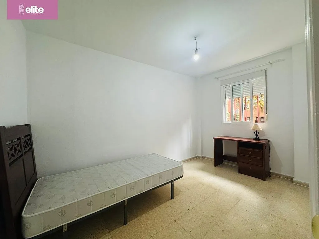 Camere da letto - Four-Bedroom Flat with Lift in West District