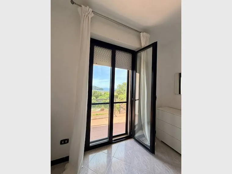 Rooms - 3-Bedroom Apartment with Terrace in Gaeta