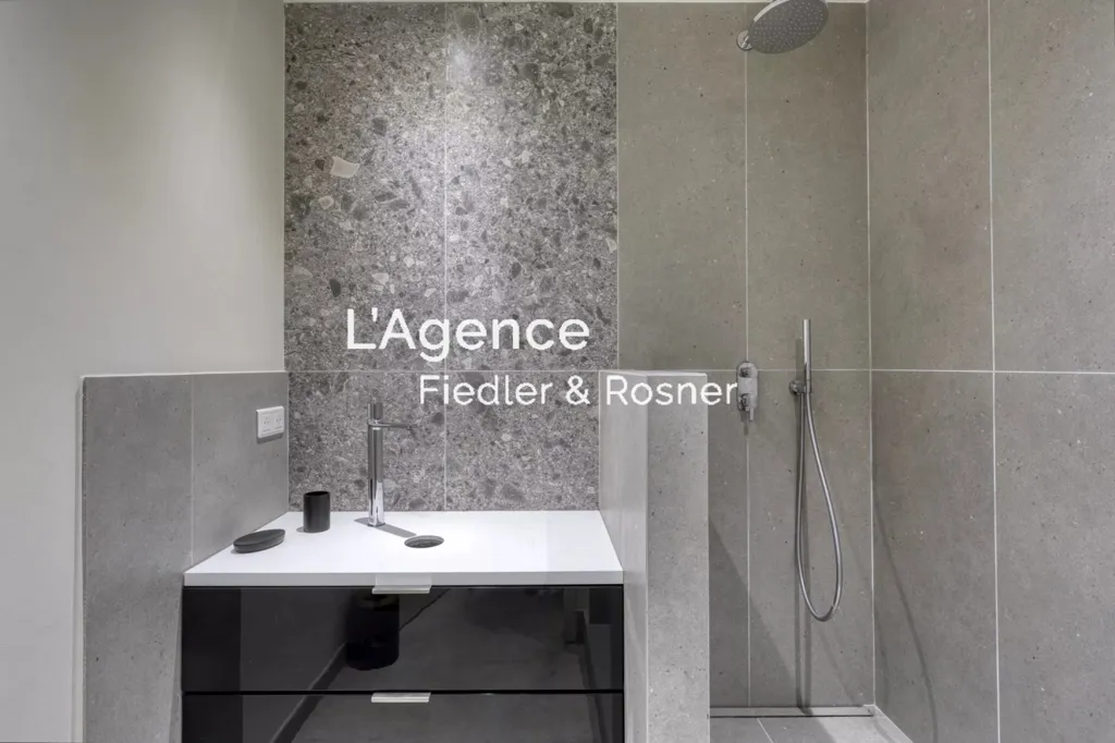 Salles de bain - Villa Rénovée avec Piscine Chauffée à Ramatuelle