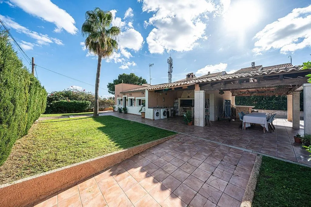 Terrace - Chalet with Pool and Terrace in Cala Romántica