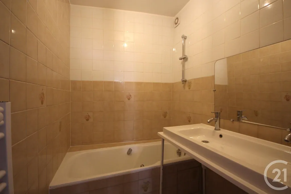 Salles de bain - Appartement Rénové 3 Pièces Centre Ville de Rumilly