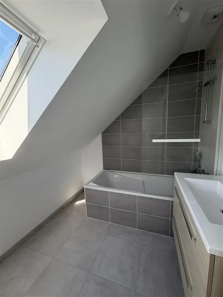 Bathrooms - Recent House with Garden in Belz