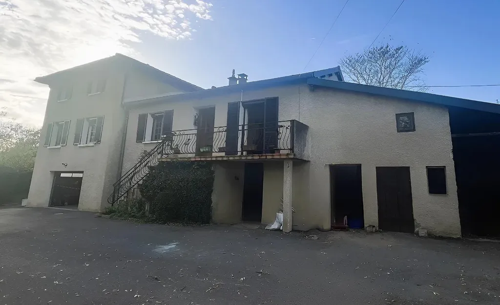 Extérieur - Villa avec Panneaux Solaires à Dardilly