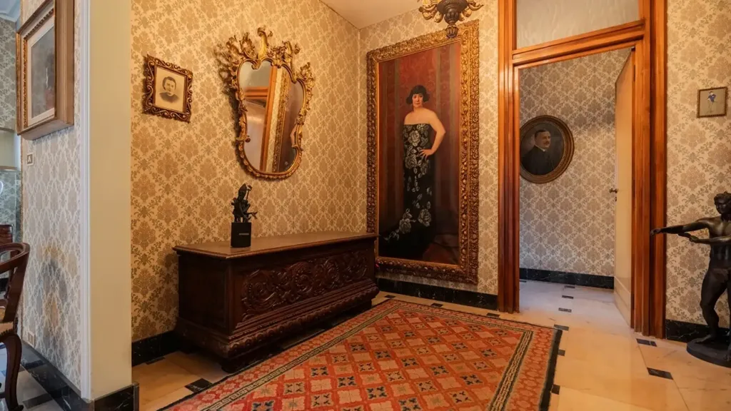 Entrée - Penthouse with Terraces in Torino's Crimea