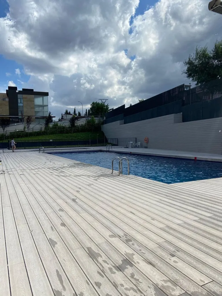 Piscina - Luxury Apartment with Terrace in Montecarmelo, Madrid