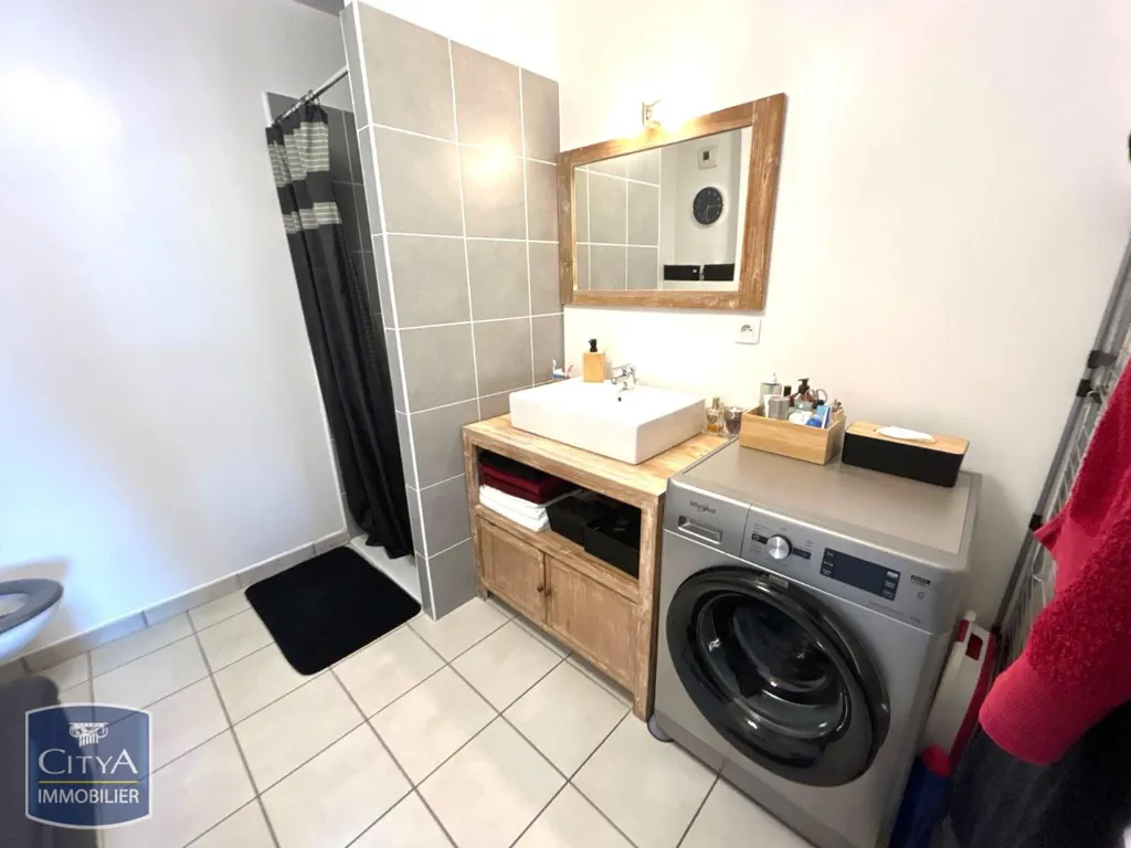 Vannitoad - Charming 2-Bed Flat with Terrace in Pertuis