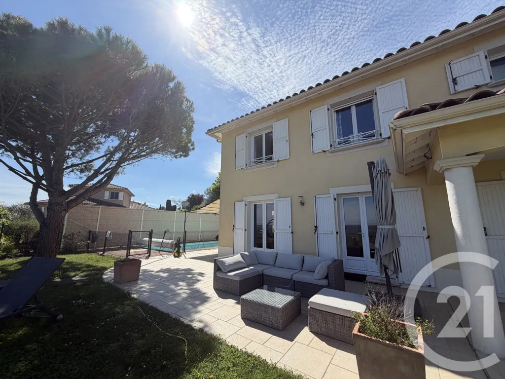 Extérieur - Maison avec Piscine et Vue Imprenable à Pommiers