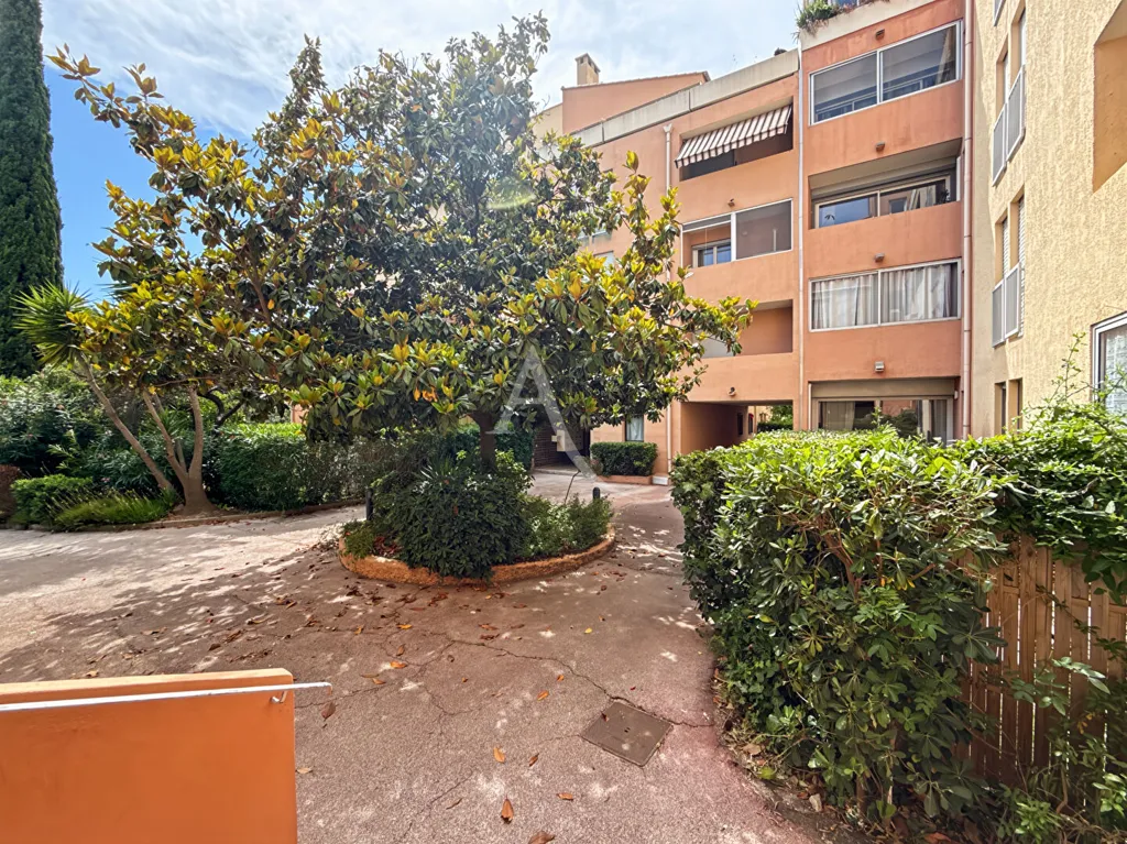 Jardin - Appartement Rénové avec Balcon à Le Pradet