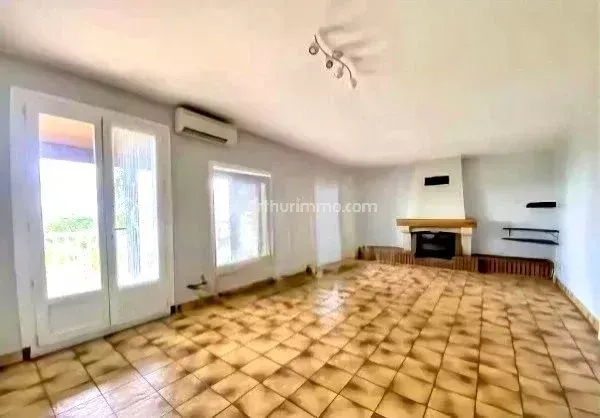 Séjour - Maison 9 pièces à Burlats