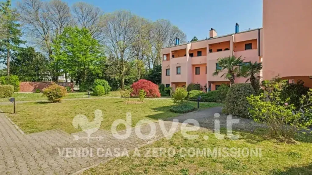 Giardino - Rusticated Apartment with Balcony in Ponte San Pietro