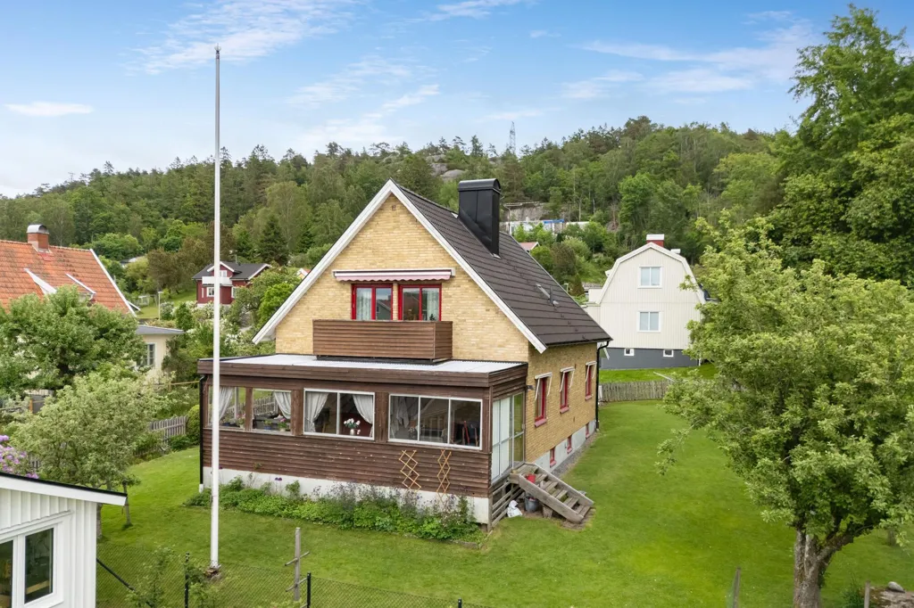 Vue aérienne - Spacious Villa with Garden in Suburban Area