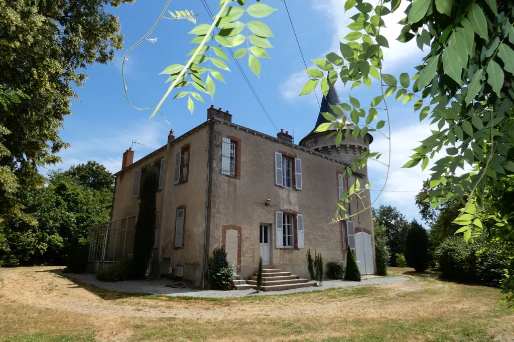 Esterno - Historic House with Tower in Guéret