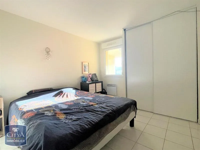 Chambres - Appartement avec Balcon et Parking à Sorgues