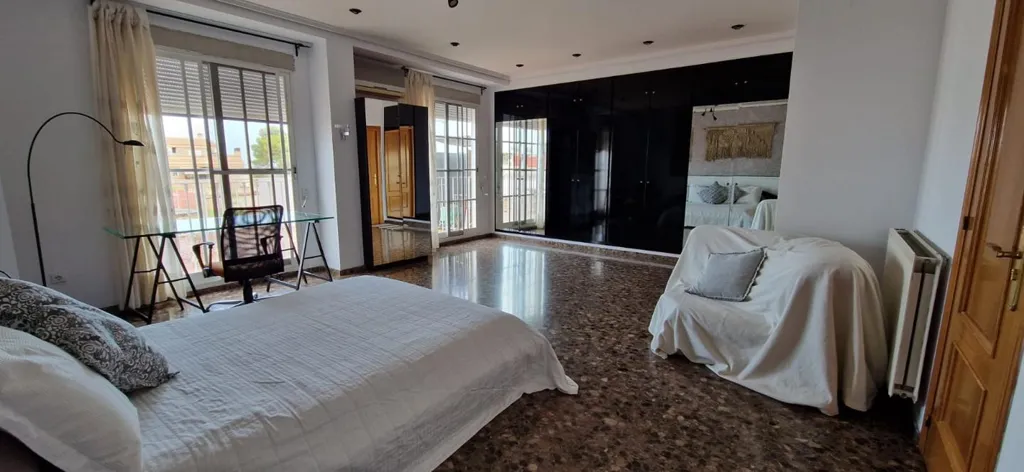 Magamistoad - Spacious House with Terrace in Moncada