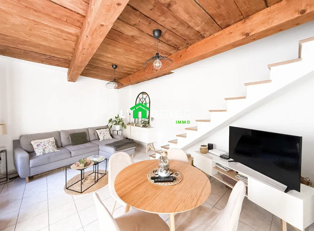 Séjour - Maison de Ville Charmante avec Climatisation à Istres