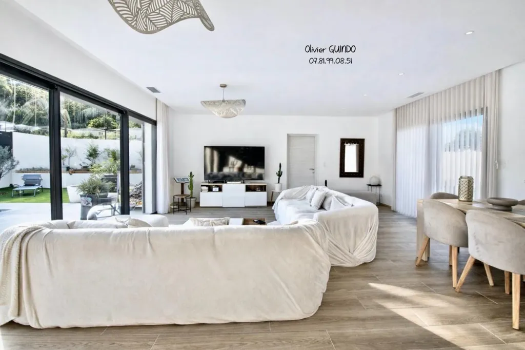 Elutuba - Contemporary Villa with Pool in Clermont-l'Hérault