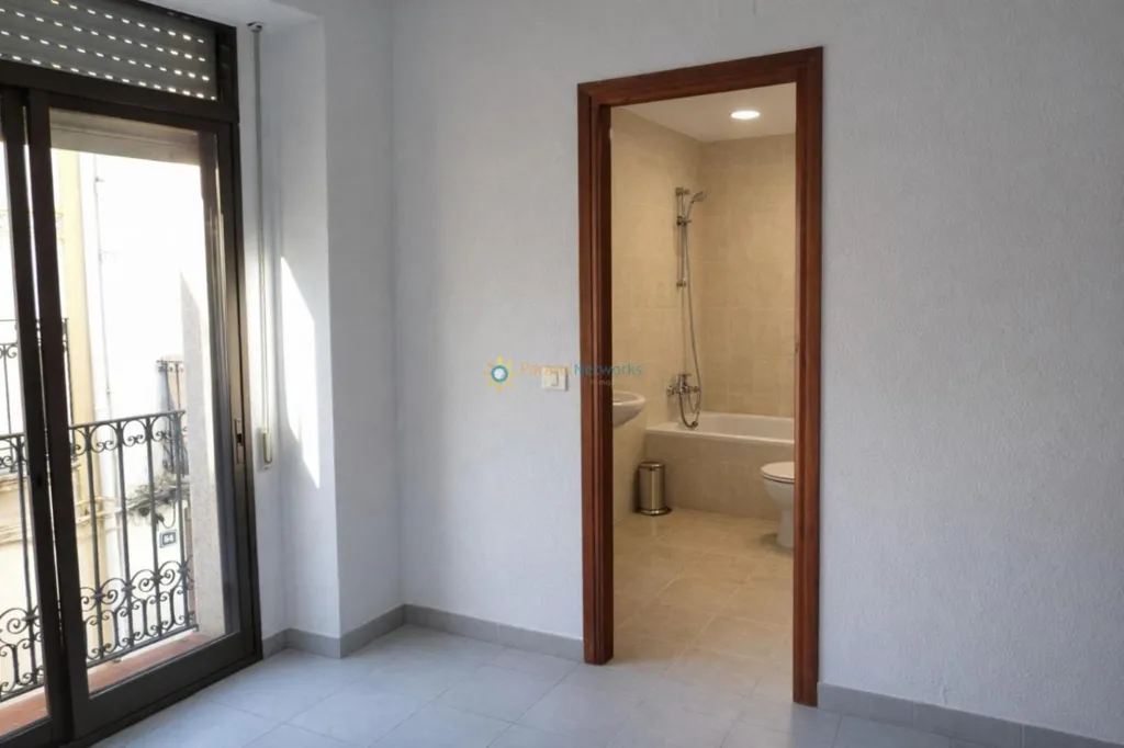 Salles de bain - Renovated Hotel with Balcony in Rafelcofer