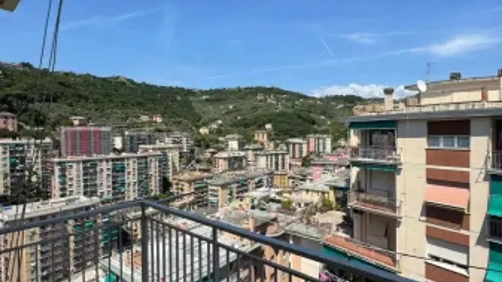 Balcon - Rearranged Apartment with Balcony in Genoa