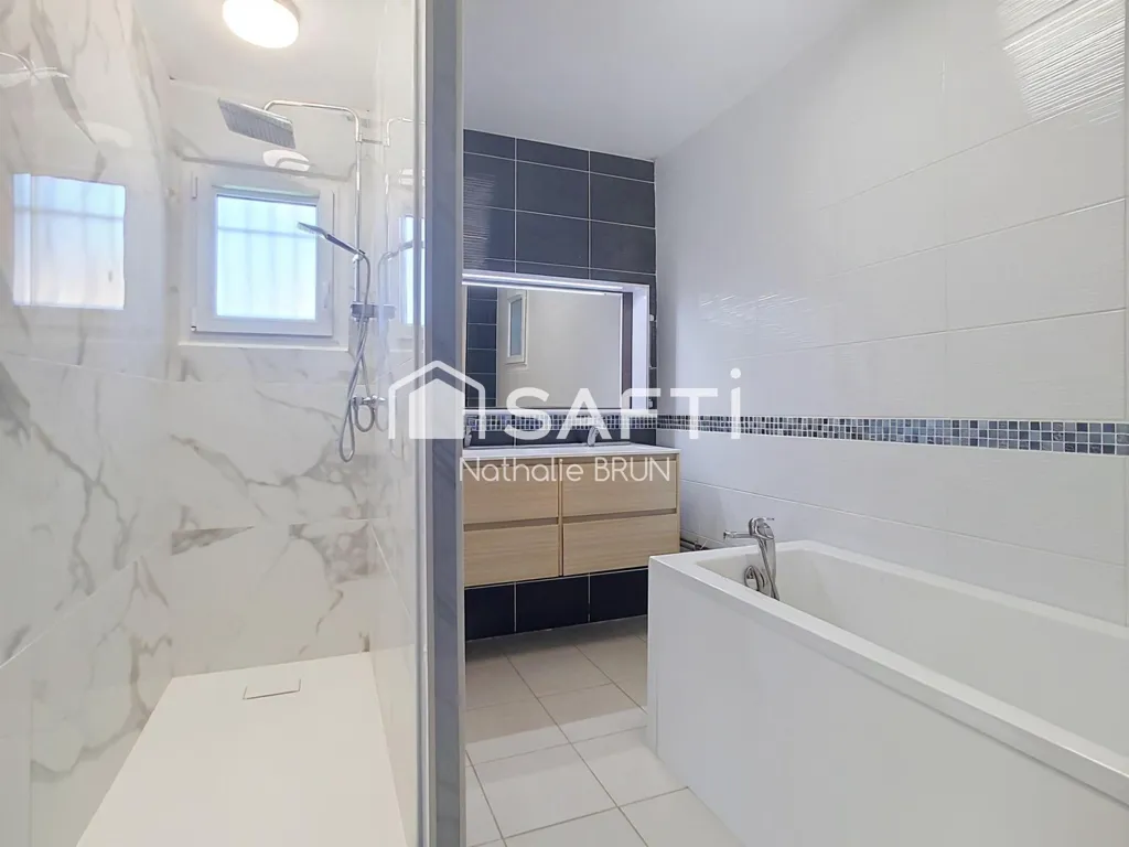 Salles de bain - Villa Rénovée avec Piscine à Marseillan