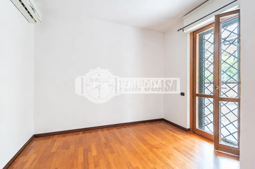 Pièces - Ground Floor Apartment with Garden in Rome