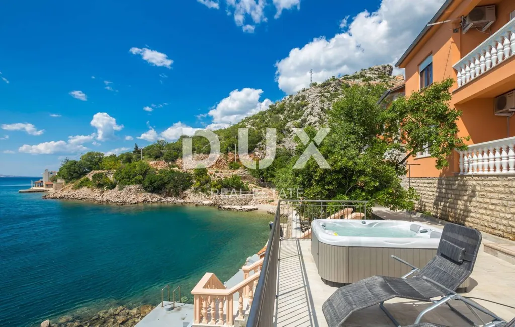 Terrass - Two-Unit House with Sea View in Karlobag