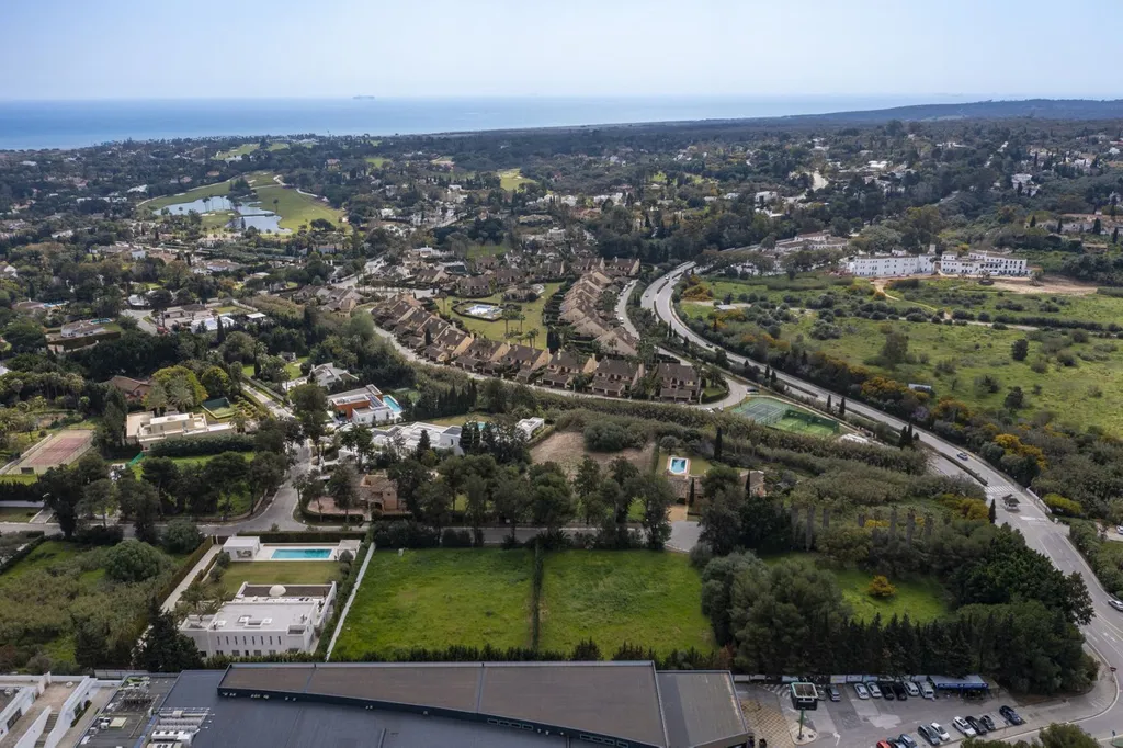 Õhuvaade - Exclusive Plot with Golf Club Proximity in Sotogrande
