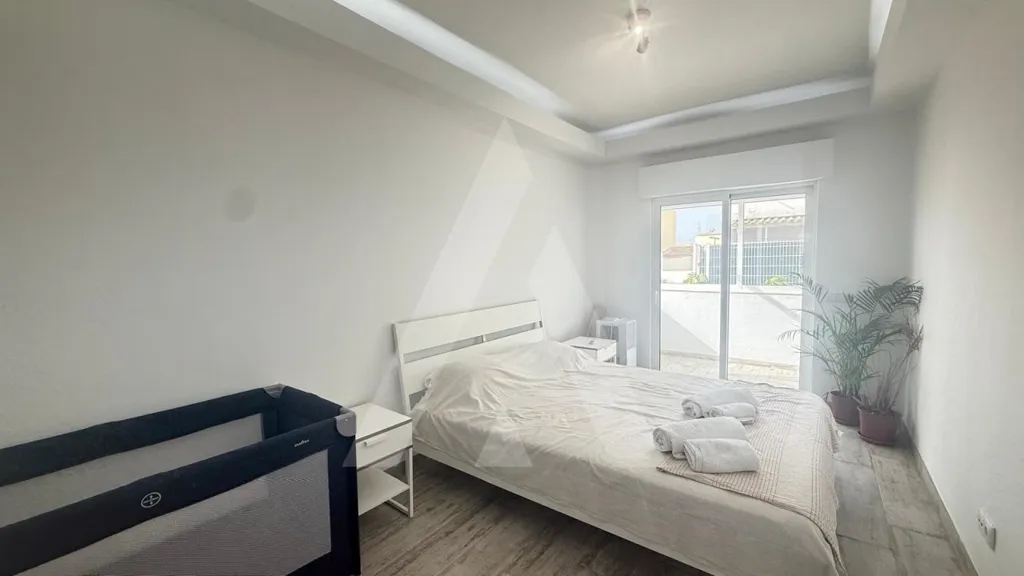 Chambres - Remodelled T2 with Two Frontages in Quarteira