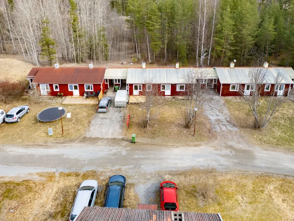 Vue aérienne - Fully Let Terraced House with Nature Near Ånge