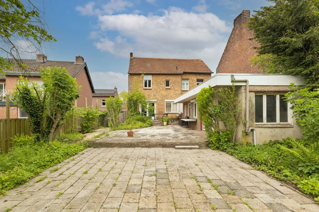 Aed - Characterful Detached House with Garden in Geulle