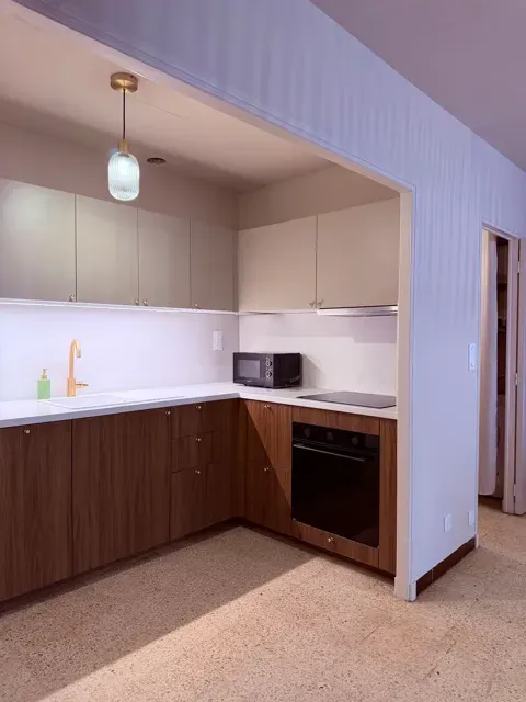 Cuisine - Appartement Meublé Rénové avec Cour à Beaucaire