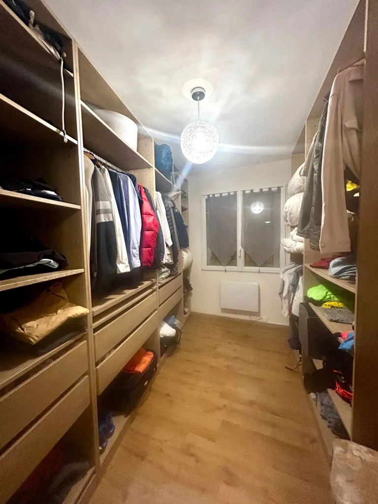 Rooms - 5-Piece House with Garden in Village Setting
